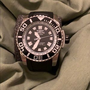 Used Invicta Pro Diver quartz movement watch